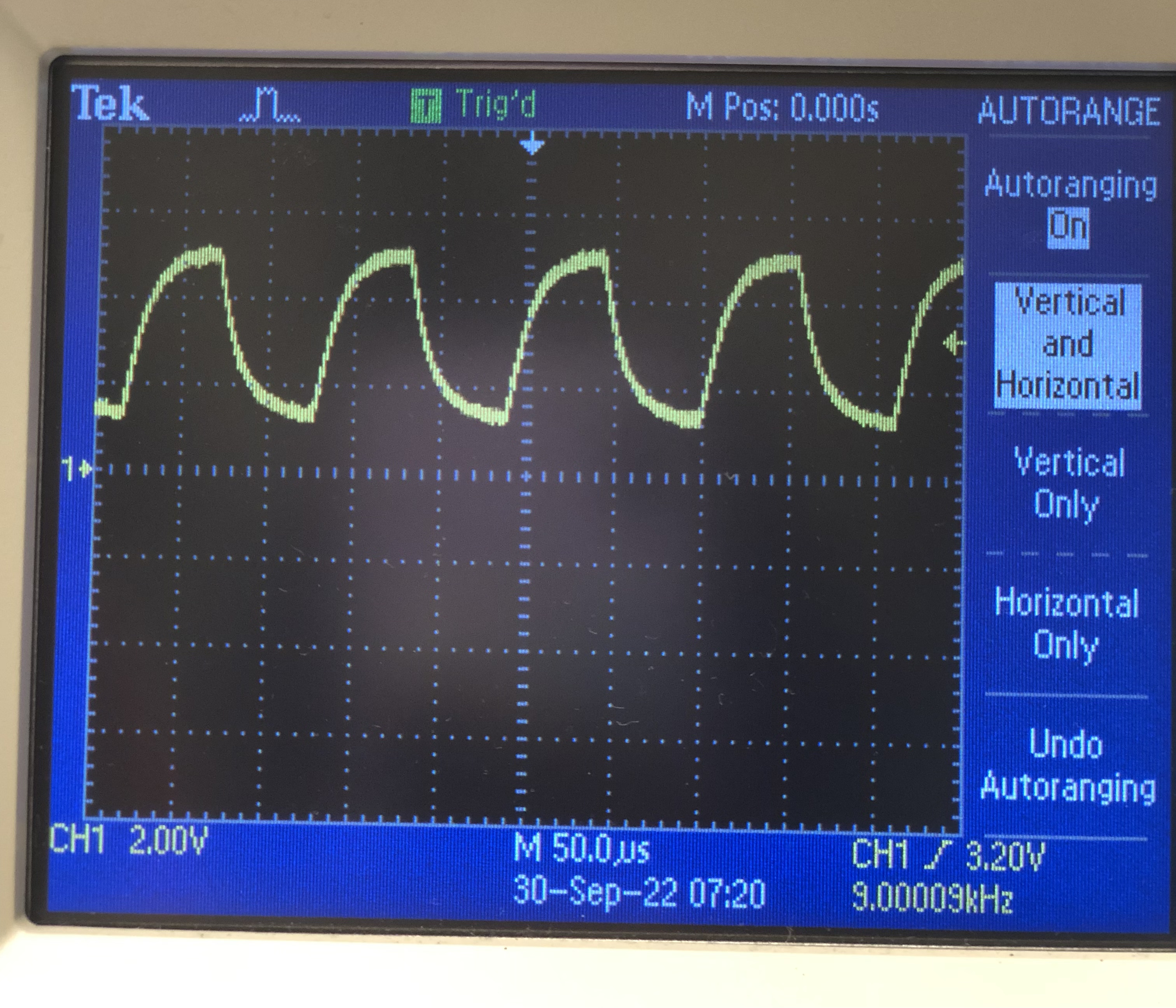 Oscilloscope signal for 9kHz