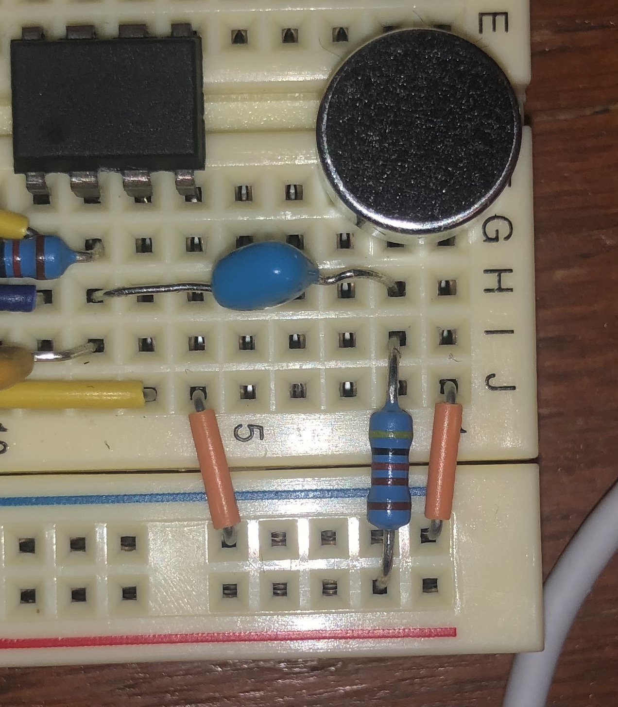 Picture of simple microphone circuit